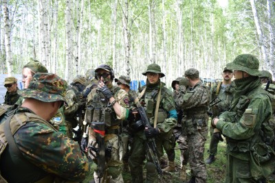 Вот такие дядьки играют, Никита справа